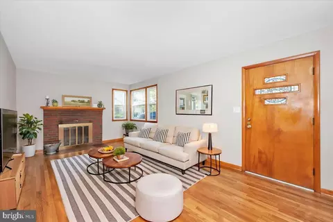 Living - 10508 Sweepstakes Rd, Damascus, MD 20872 photo 1 of 4