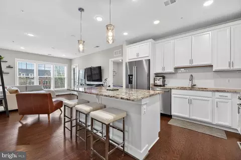 250 Decoverly Dr #325, Gaithersburg, MD 20878