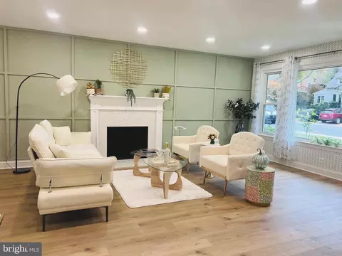 Living - 8802 2nd Ave, Silver Spring, MD 20910 photo 2 of 6