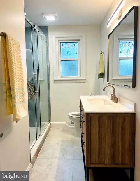 Bath - 8802 2nd Ave, Silver Spring, MD 20910 photo 1 of 12