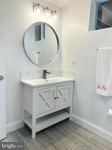 Bath - 8802 2nd Ave, Silver Spring, MD 20910 photo 11 of 12