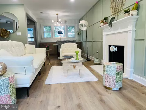 Living - 8802 2nd Ave, Silver Spring, MD 20910 photo 4 of 6