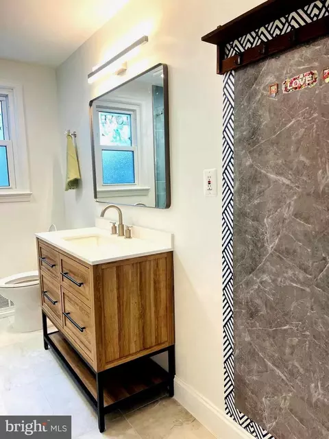 Bath - 8802 2nd Ave, Silver Spring, MD 20910 photo 2 of 12