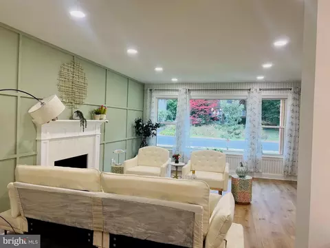 Living - 8802 2nd Ave, Silver Spring, MD 20910 photo 3 of 6
