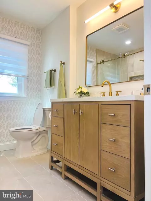 Bath - 8802 2nd Ave, Silver Spring, MD 20910 photo 8 of 12