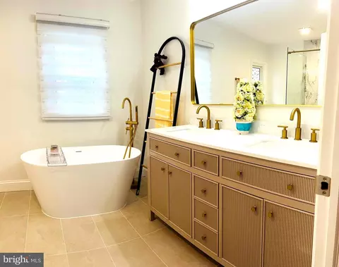 Bath - 8802 2nd Ave, Silver Spring, MD 20910 photo 5 of 12