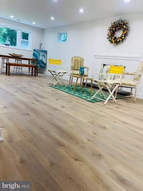 Living - 8802 2nd Ave, Silver Spring, MD 20910 photo 6 of 6