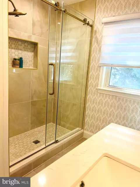 Bath - 8802 2nd Ave, Silver Spring, MD 20910 photo 10 of 12