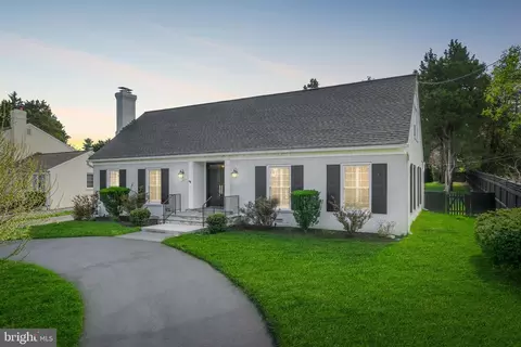11005 Luxmanor Rd, North Bethesda, MD 20852
