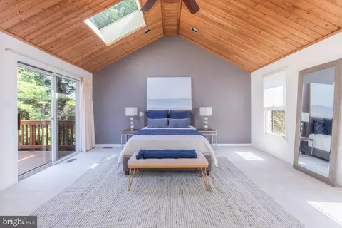 Bedroom - 16217 Whitehaven Rd, Silver Spring, MD 20906 photo 1 of 8