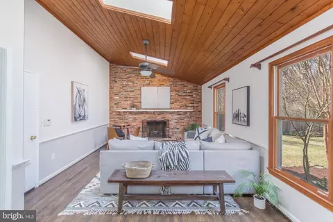 Living - 16217 Whitehaven Rd, Silver Spring, MD 20906 photo 2 of 2