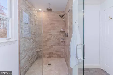 Bath - 16217 Whitehaven Rd, Silver Spring, MD 20906 photo 2 of 4