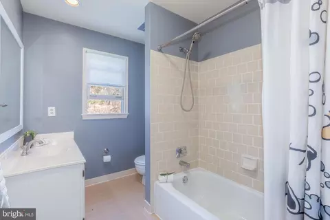 Bath - 16217 Whitehaven Rd, Silver Spring, MD 20906 photo 3 of 4