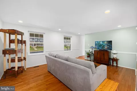 Living - 1421 Colesberg St, Silver Spring, MD 20905 photo 2 of 6