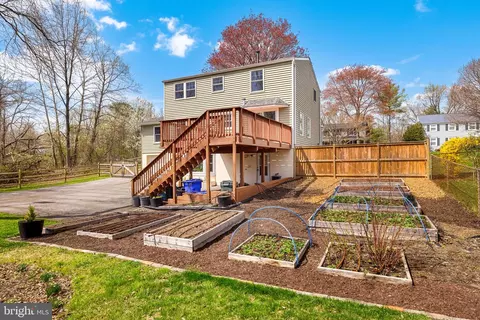 Exterior - 1421 Colesberg St, Silver Spring, MD 20905 photo 5 of 11