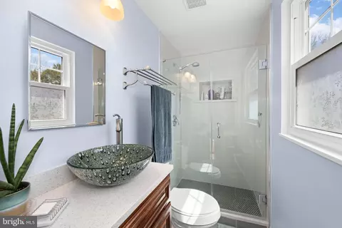 Bath - 1421 Colesberg St, Silver Spring, MD 20905 photo 2 of 3