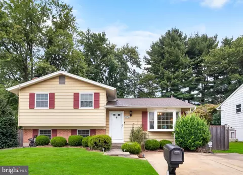 1008 Julian Pl, Rockville, MD 20852
