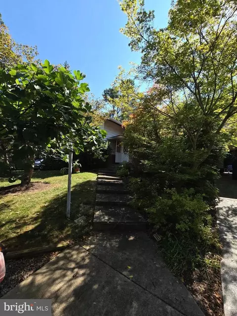 11902 Enid Dr, Potomac, MD 20854