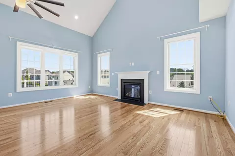 Living - 1105 Verbena Ct, Silver Spring, MD 20906 photo 2 of 11