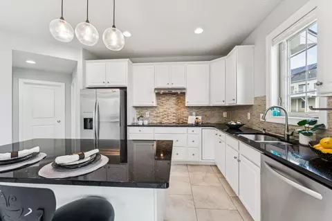 Kitchen - 1105 Verbena Ct, Silver Spring, MD 20906 photo 2 of 4
