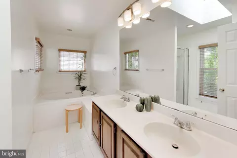 Bath - 2421 Pondside Ter, Silver Spring, MD 20906 photo 2 of 7