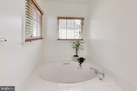Bath - 2421 Pondside Ter, Silver Spring, MD 20906 photo 3 of 7