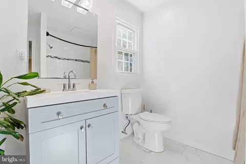 Bath - 15101 Redgate Dr, Silver Spring, MD 20905 photo 1 of 3