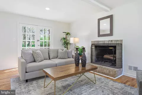 Living - 15101 Redgate Dr, Silver Spring, MD 20905 photo 3 of 6