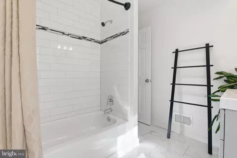 Bath - 15101 Redgate Dr, Silver Spring, MD 20905 photo 2 of 3