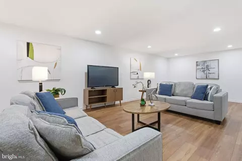 Living - 15101 Redgate Dr, Silver Spring, MD 20905 photo 2 of 6