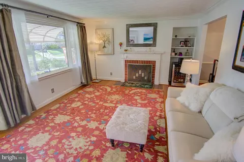 Living - 10501 Glenhaven Dr, Silver Spring, MD 20902 photo 1 of 1