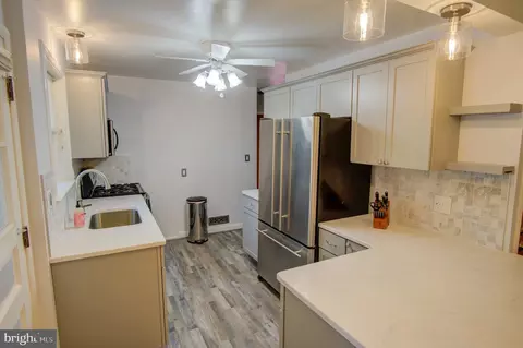 Kitchen - 10501 Glenhaven Dr, Silver Spring, MD 20902 photo 2 of 4