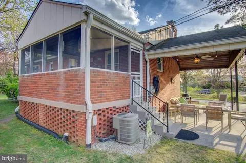 Exterior - 10501 Glenhaven Dr, Silver Spring, MD 20902 photo 6 of 7