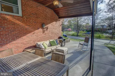 Exterior - 10501 Glenhaven Dr, Silver Spring, MD 20902 photo 4 of 7