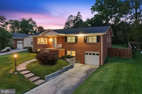 810 Venice Dr, Silver Spring, MD 20904