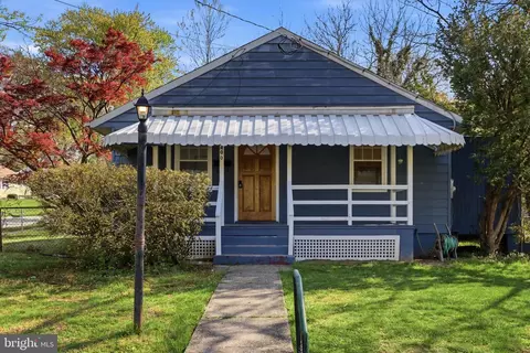 1400 Coral Sea Dr, Rockville, MD 20851