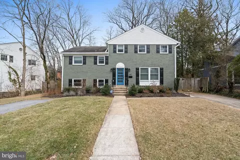 9817 Fernwood Rd, Bethesda, MD 20817