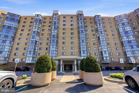 3330 N Leisure World Blvd #5-1027, Silver Spring, MD 20906