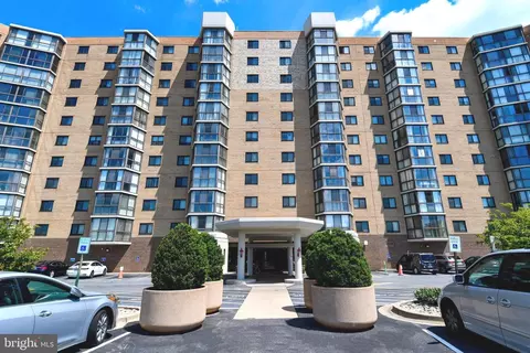3330 N Leisure World Blvd #5-1027, Silver Spring, MD 20906