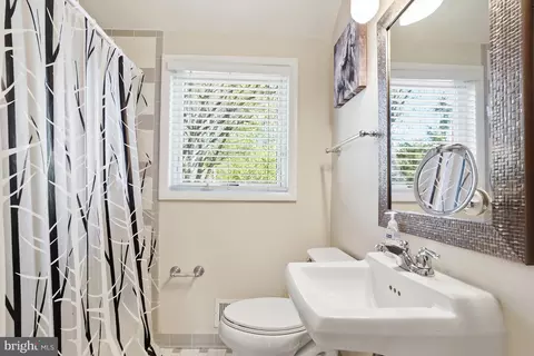 Bath - 1303 Ballard St, Silver Spring, MD 20910 photo 4 of 4