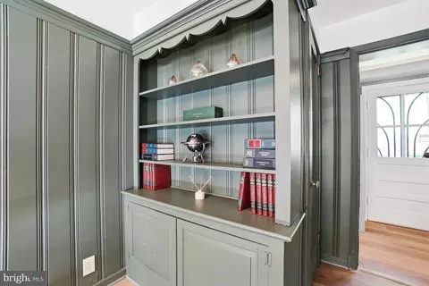 Entry Way - 1303 Ballard St, Silver Spring, MD 20910 photo 3 of 4