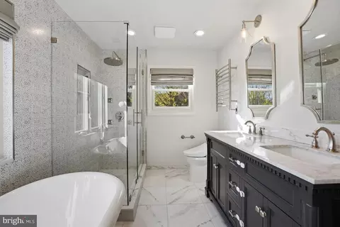 Bath - 1303 Ballard St, Silver Spring, MD 20910 photo 2 of 4