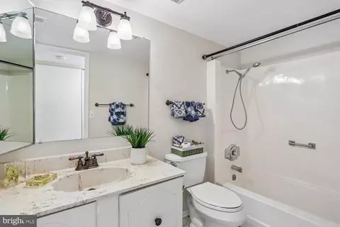 Bath - 15020 Eardley Ct #281G, Silver Spring, MD 20906 photo 1 of 1