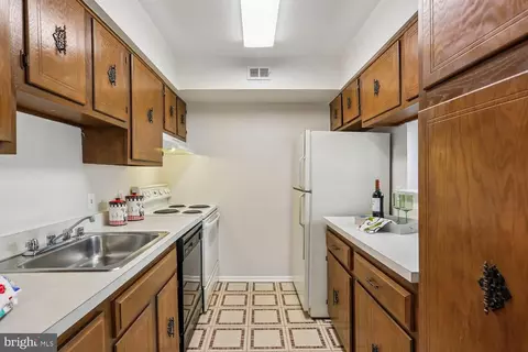 Kitchen - 15020 Eardley Ct #281G, Silver Spring, MD 20906 photo 1 of 2