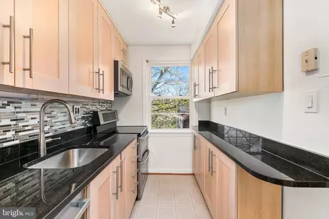 2211 Washington Ave #303, Silver Spring, MD 20910