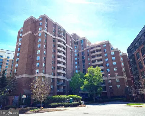 4808 Moorland Ln #701, Bethesda, MD 20814