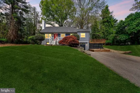 3105 Holiday Dr, Brookeville, MD 20833