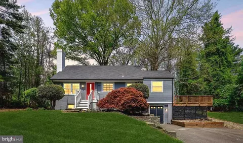 3105 Holiday Dr, Brookeville, MD 20833