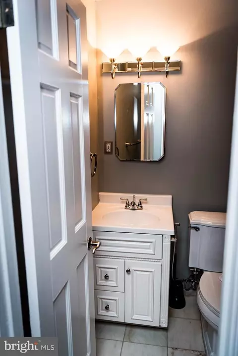 Bath - 8902 16th St #8902, Silver Spring, MD 20910 photo 2 of 4