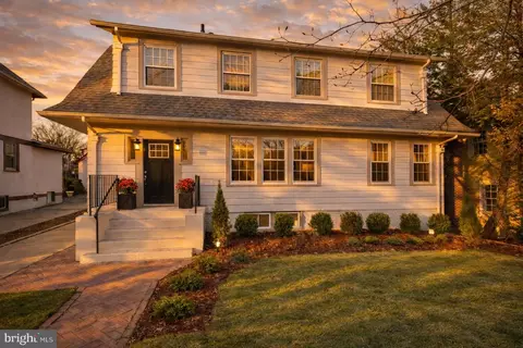 3805 Thornapple St, Chevy Chase, MD 20815